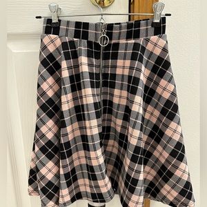 🤍HOT TOPIC PINK PLAID SKIRT🤍